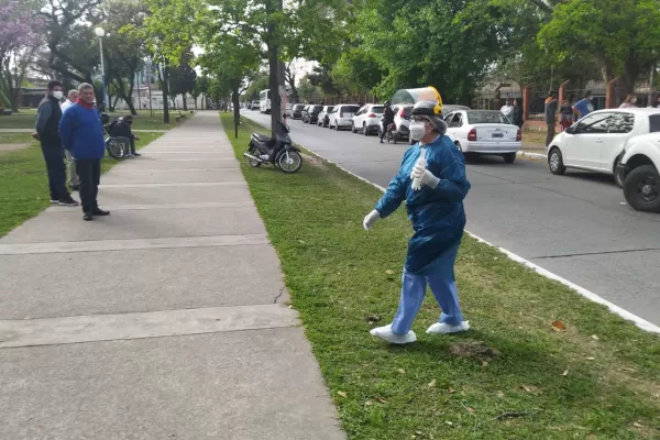 Fue a votar; tenía fiebre, pero dio negativo para covid-19