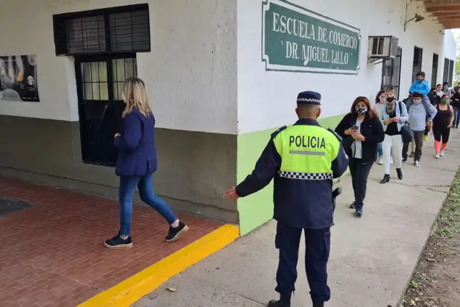 EN YERBA BUENA. El protocolo sanitario en la escuela de Comercio 