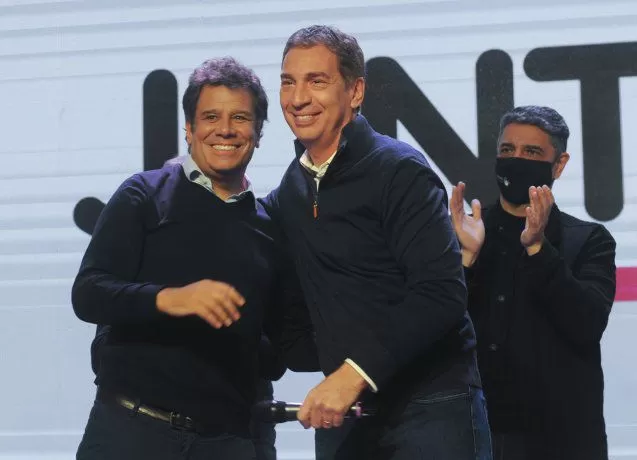CONVIVENCIA DEMOCRÁTICA. Facundo Manes y Diego Santilli sonríen luego del enfrentamiento en las PASO. 