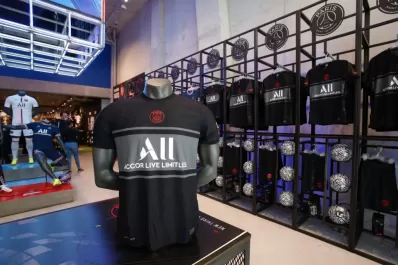 Presentación: el PSG, con otra camiseta alternativa