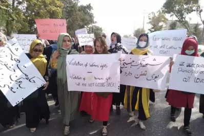 Se diluyen las promesas sobre los derechos de las mujeres afganas