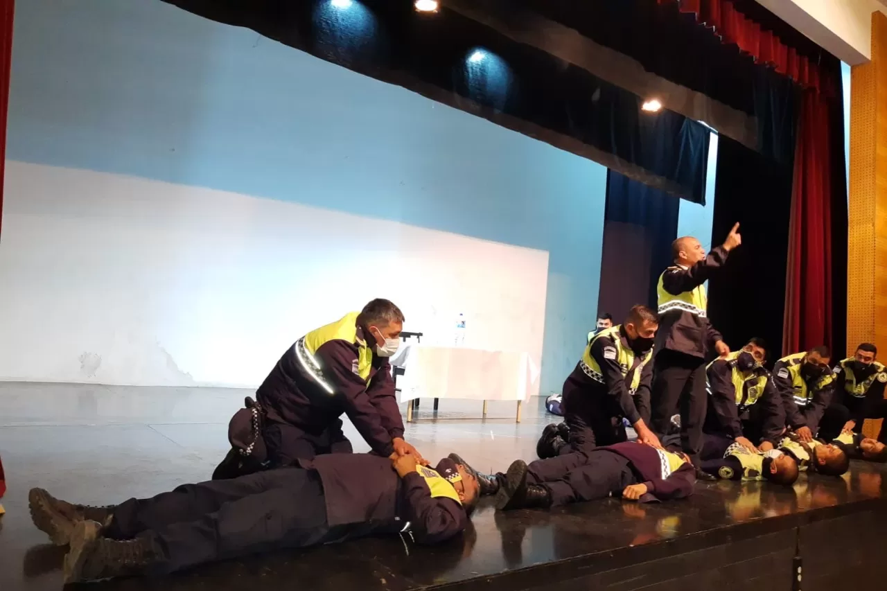 CAPACITACIÓN. Más de 120 policías aprendieron sobre prevención e intervención de incendios.