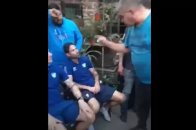 Video: el encuentro incómodo entre jugadores de Atlético y El Gordo Gustavo