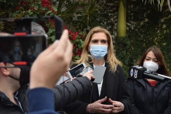 Elías de Pérez: hay un presidente que no tiene poder y una vice que busca imponerse a cualquier precio