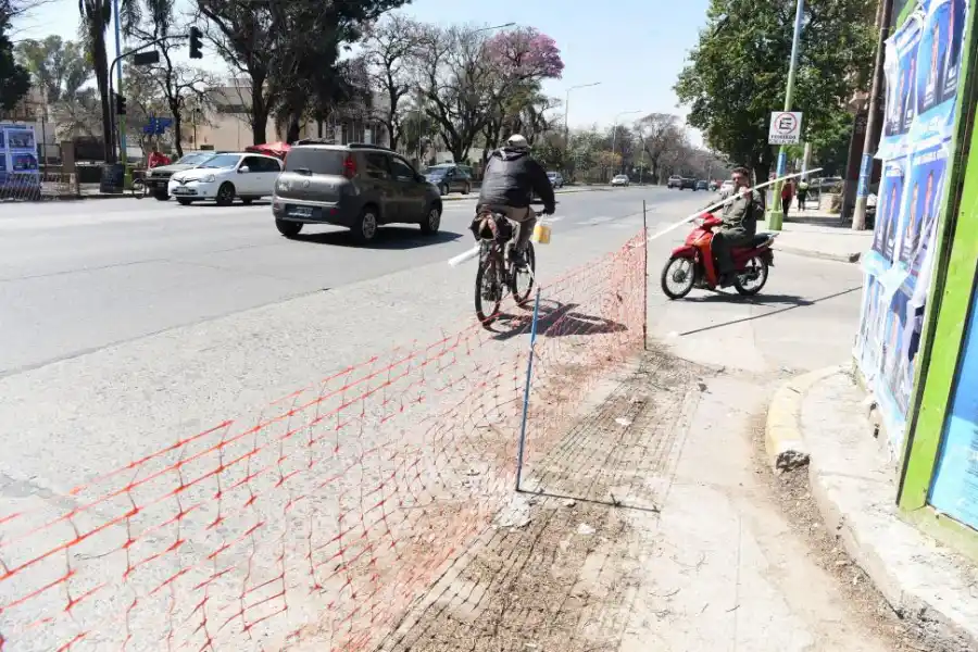 Puente peatonal de Mate de Luna: Una obra inconclusa que genera peligro