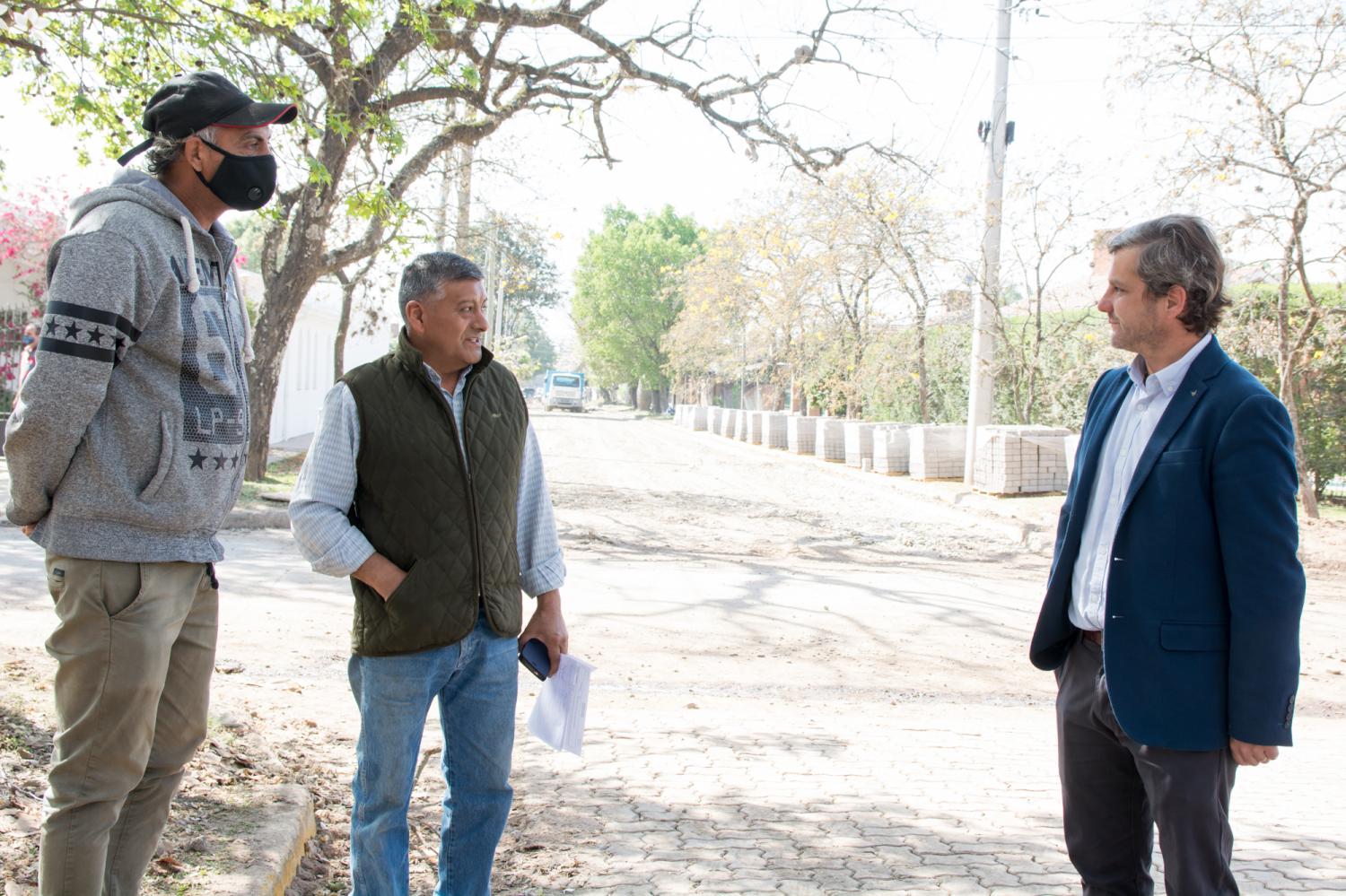 Mariano Campero supervisó el avance de las obras de pavimentación en Yerba Buena