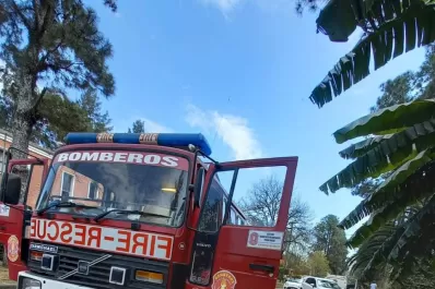 Un incendio destruyó la planta alta de una vivienda del country Jockey Club de Yerba Buena