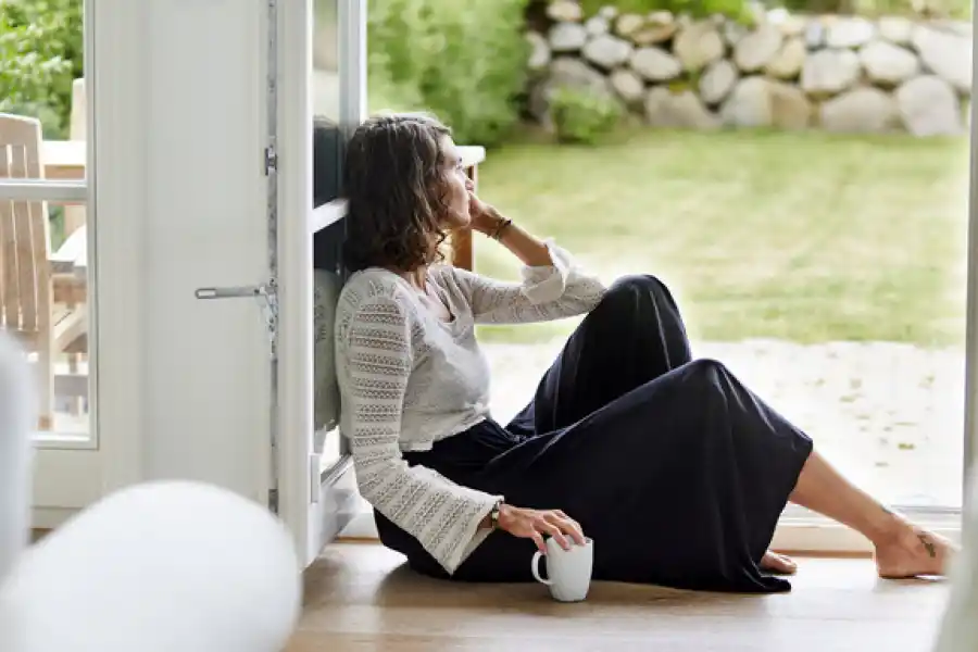 Síndrome de la cabaña: ¿por qué a muchas personas les cuesta retomar su vida normal?