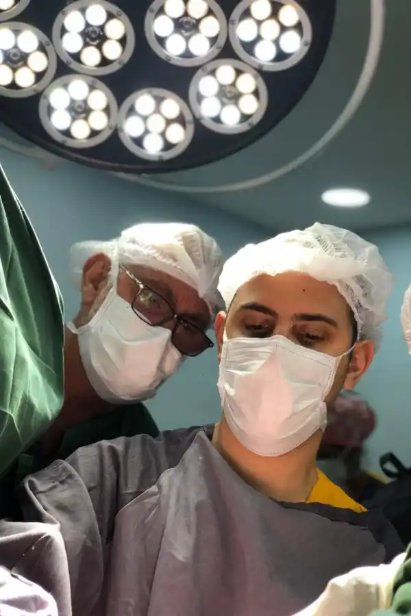 EL EQUIPO UROLÓGICO. La vaginoplastia estuvo a cargo del doctor Alejo Rasguido. 