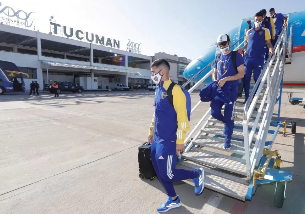 EN TUCUMÁN. Los jugadores de Boca aterrizaron en suelo tucumano pasadas las 17 de ayer. Inmediatamente se trasladaron al hotel ubicado en el ex Abasto. 