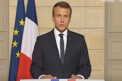 Emmanuel Macron recibió la dosis de refuerzo de la vacuna contra la covid-19