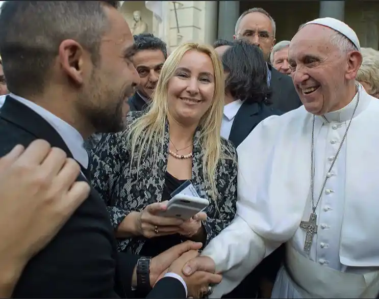 HISTORIAS QUE INSPIRAN. Salieron a buscarlas en el mundo.