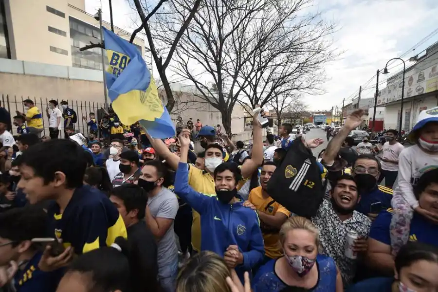 LA MITAD MÁS UNO. La pasión por Atlético o San Martín no impide que muchos tucumanos sean también hinchas de Boca o de River.