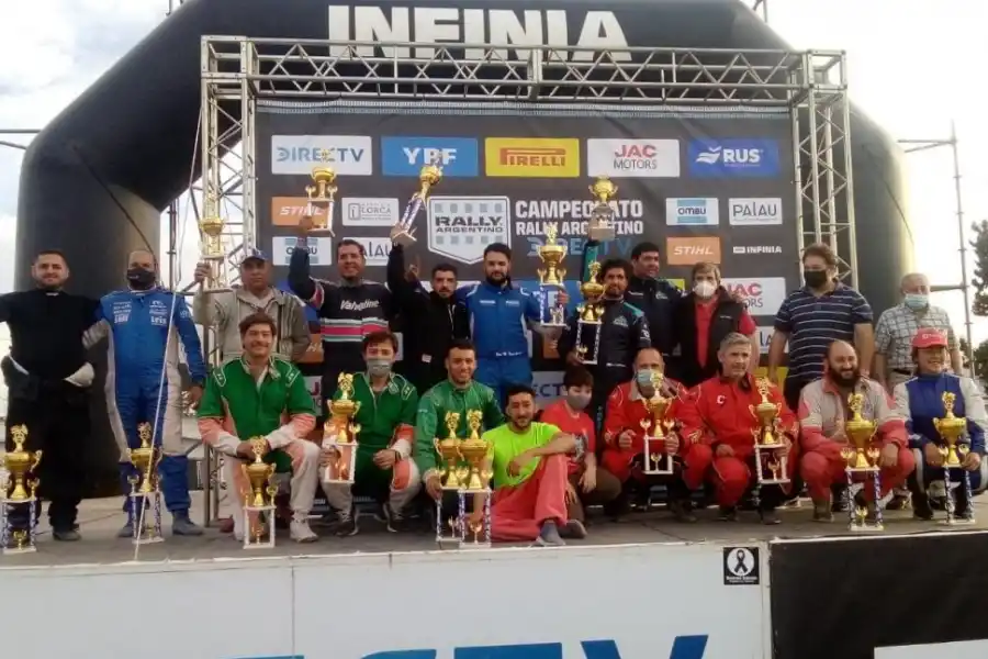 PINTORESCO. La foto con todos los ganadores del Provincial quedó muy bien.                         LA GACETA / FOTO DE INÉS QUINTEROS ORIO 	