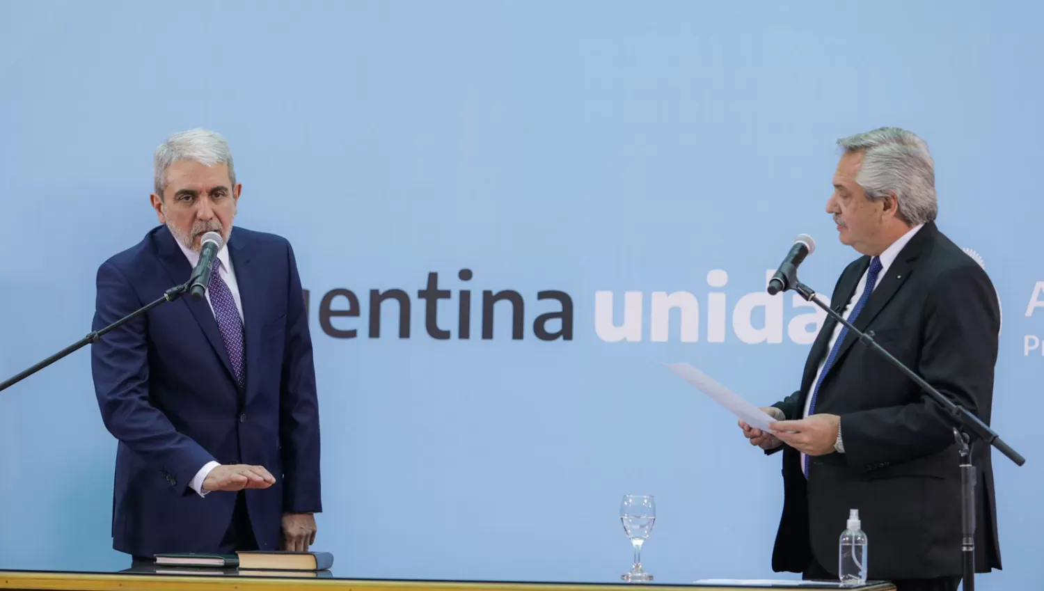 ASUNCIÓN. Se completó el recambio de ministros nacionales; Aníbal Fernández conducirá el Ministerio de Seguridad.