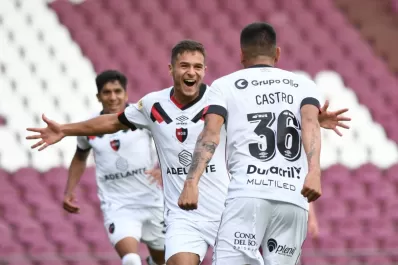 Newells sorprendió a Lanús y no le permitió subirse a la punta
