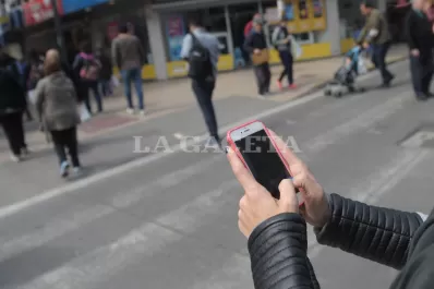 Atraparon a cinco jóvenes acusados de robar celulares en el microcentro