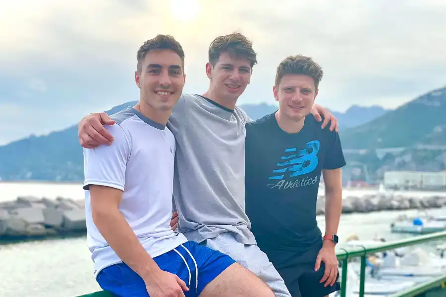 Andrés Osatinsky (Ingeniería civil), Agustín Jarma (Arquitectura) y Ezequiel Bardavid (Arquitectura) llegaron a Italia en representación de la UNT