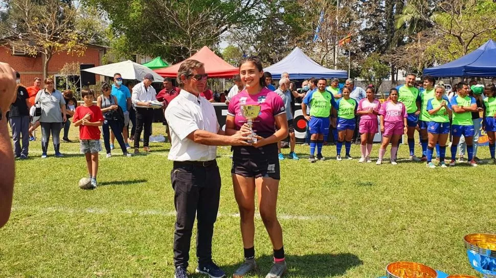 BASE SÓLIDA. Alberdi Rugby también ganó el oro en Juveniles, categoría que la URT apunta a fortalecer para garantizarr el futuro de la rama femenina. La categoría se ha recuperado en un 90%. 