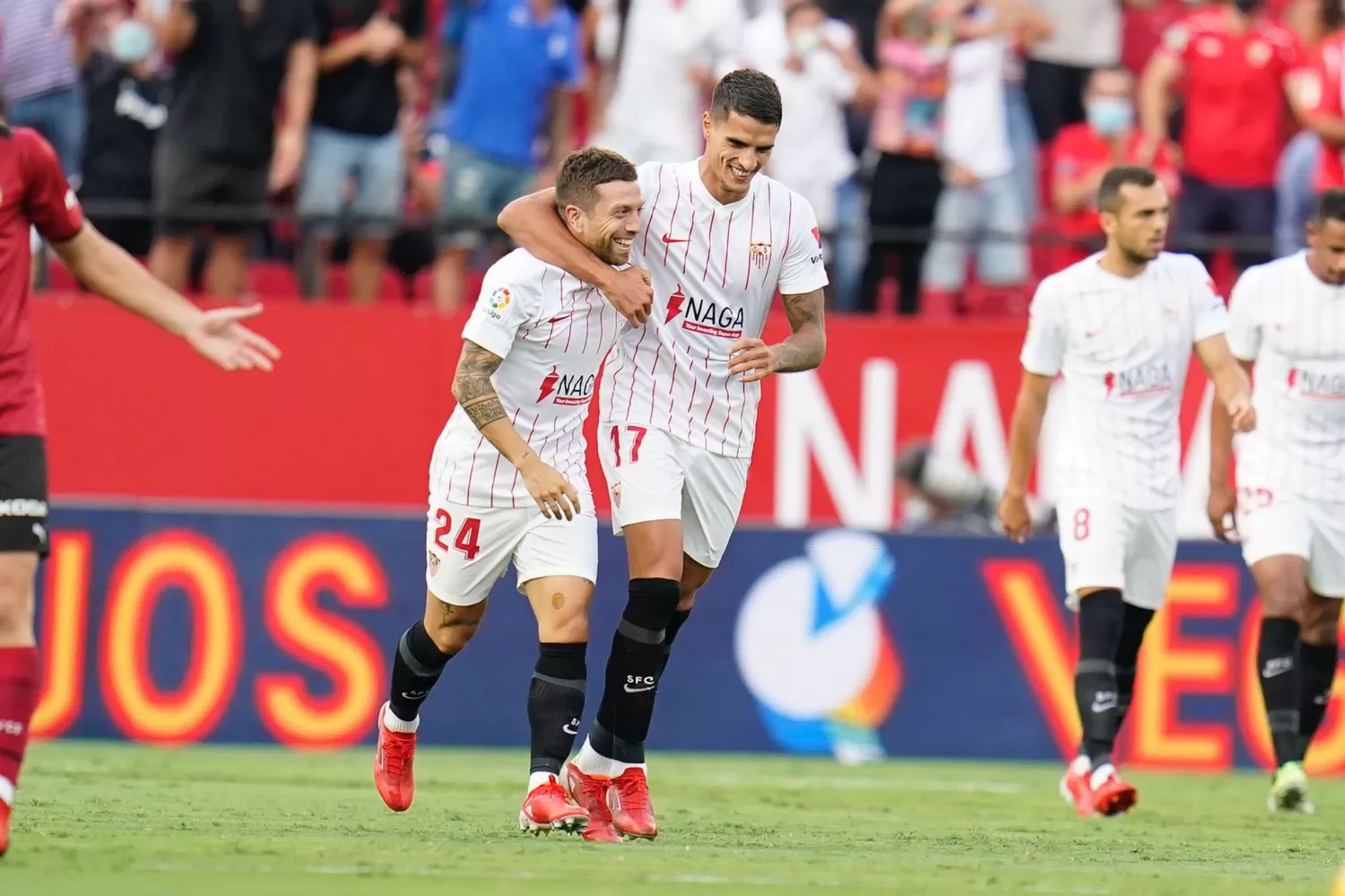 Con un gol del Papu Gómez, Sevilla venció al Valencia