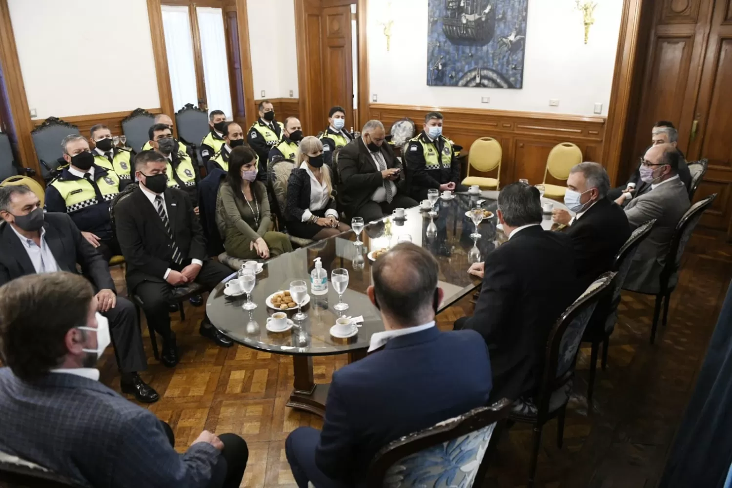 EN CASA DE GOBIERNO. La cúpula de la Policía participó de la reunión encabezada por el vicegobernador en ejercicio del PE. Foto: Twitter @OsvaldoJaldo
