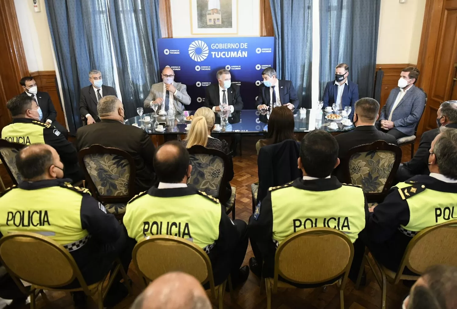 EN CASA DE GOBIERNO. Osvaldo Jaldo, junto al ministro Maley y otros funcionarios del área de seguridad. Foto: Prensa Oficial