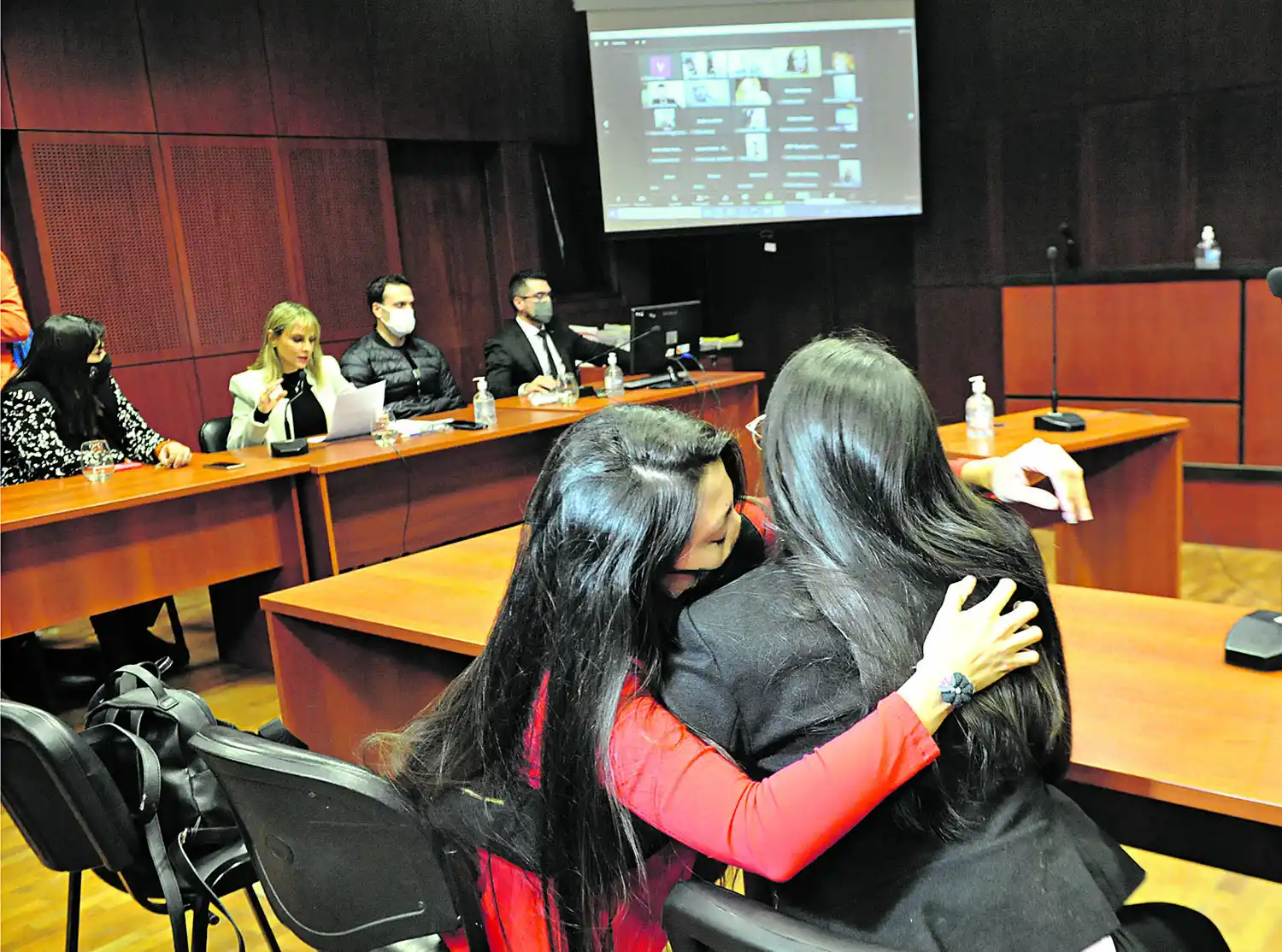ABSUELTA I: Estefanía Ávila (izquierda) fue sobreseida por el tribunal.  