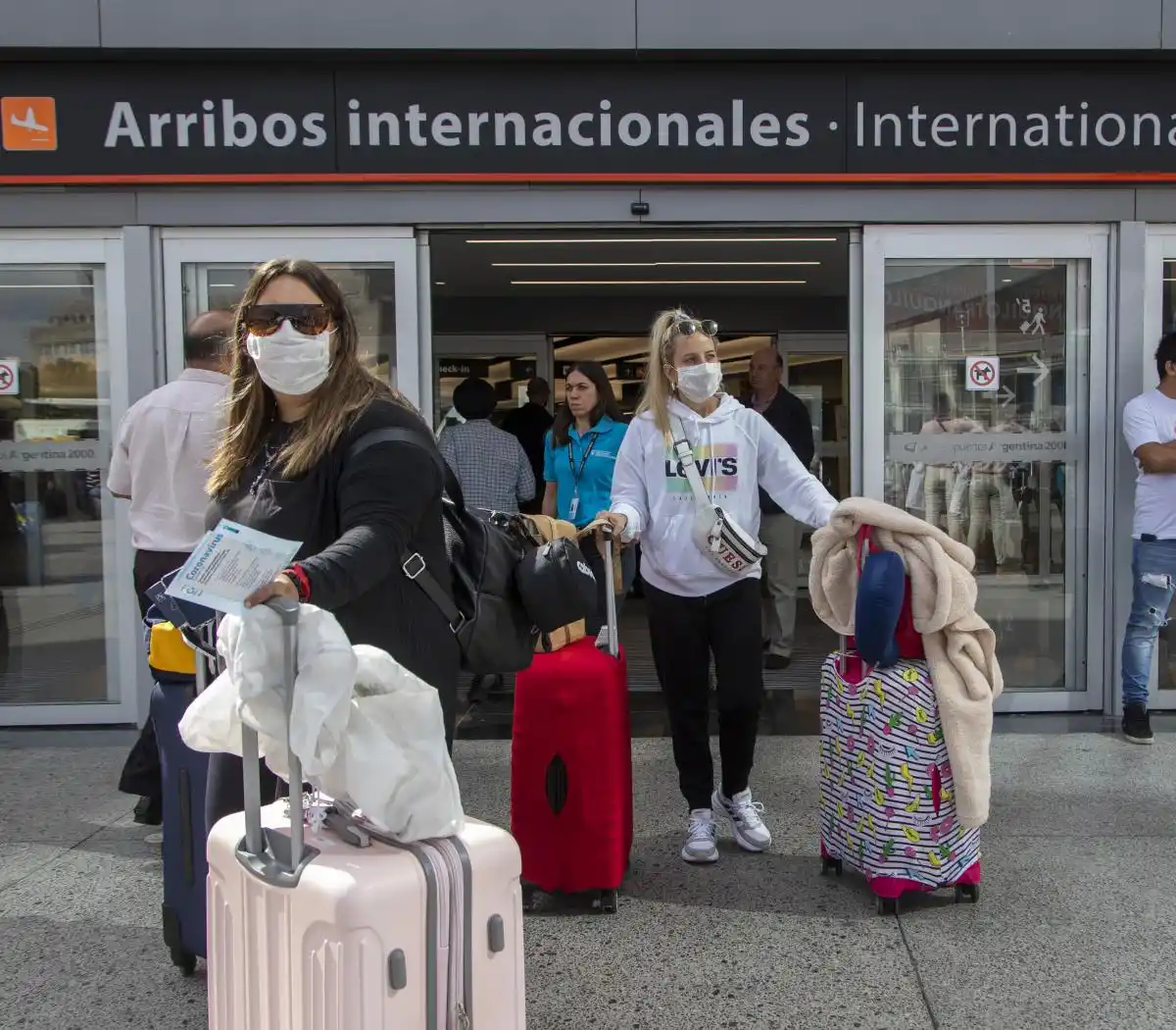 Oficializan la medida de exceptuar de cuarentena a los que viajen al exterior: los requisitos