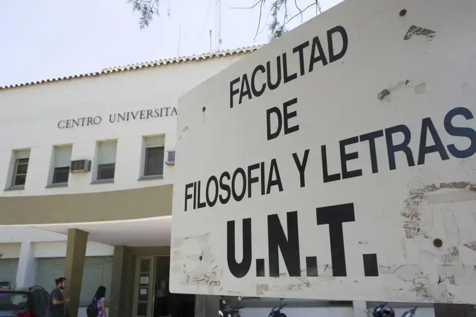 UNT: Los 56 títulos entregados en Artes marcaron un cambio en una situación compleja