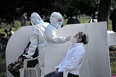 Suben los contagios: 23 muertes y 2.382 casos de coronavirus en las útimas 24 horas