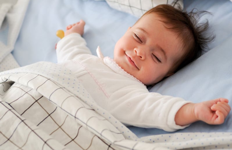 UN BUEN DORMIR. El modo en que descansa un bebé indica cómo está.  