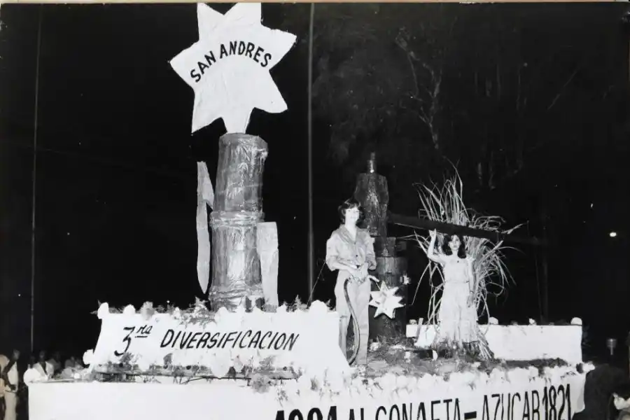 CARROZA. De los papeles de la familia Aráoz sale esta imagen de 1981. la gaceta / archivo 