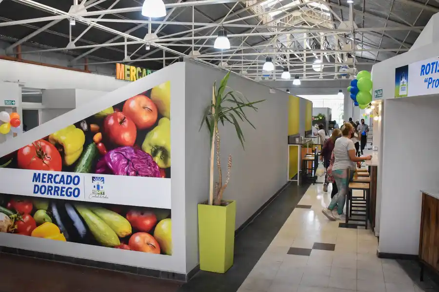 INAUGURACIÓN. Puesteros del Mercado del Norte fueron reubicados en un nuevo espacio.