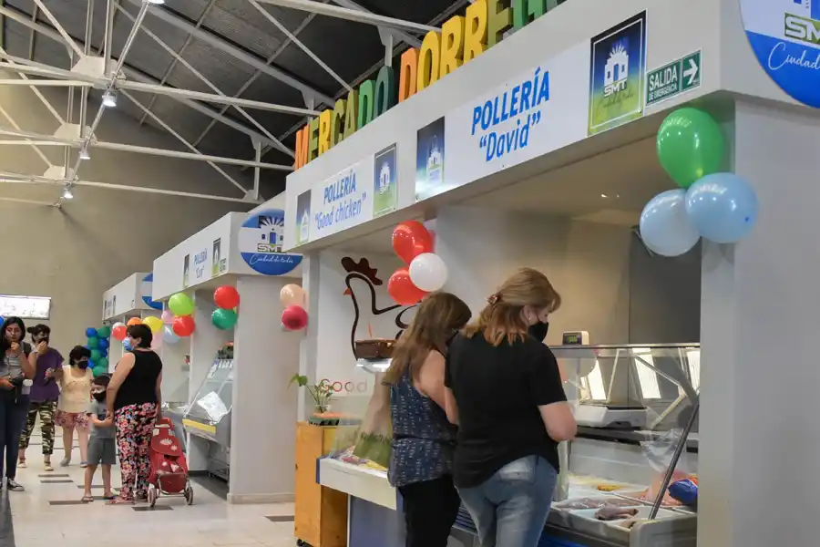 INAUGURACIÓN. Puesteros del Mercado del Norte fueron reubicados en un nuevo espacio.