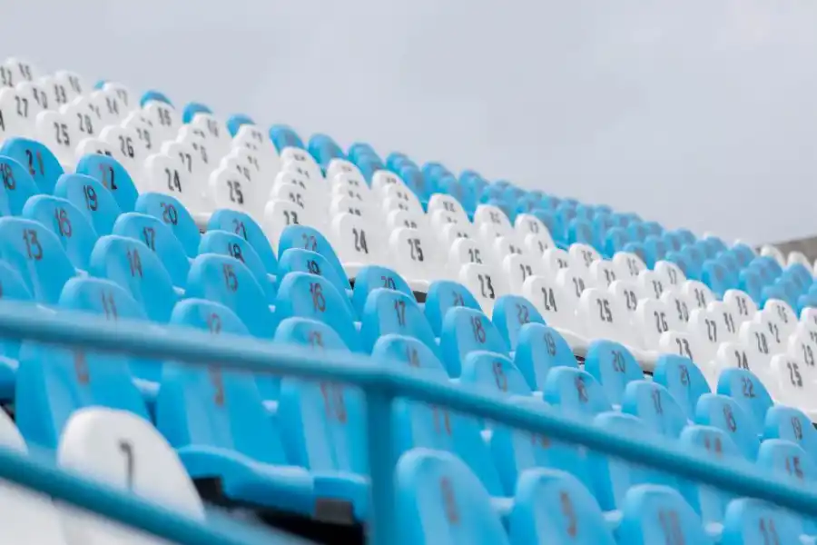 Para ir el sábado a la cancha, los socios decanos deberán ponerse al día