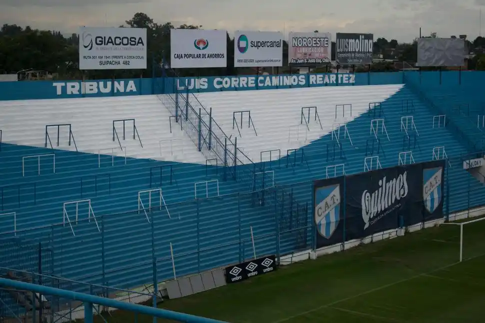 Para ir el sábado a la cancha, los socios decanos deberán ponerse al día