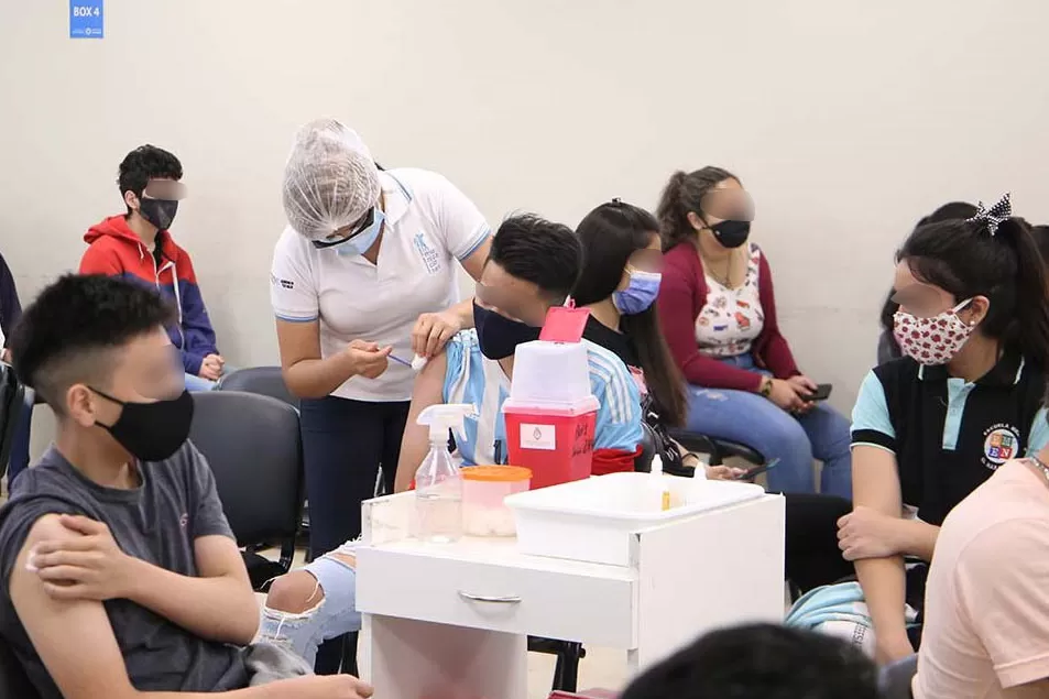 VACUNACIÓN A ADOLESCENTES EN TUCUMÁN. Actualmente, en la provincia se está vacunando a niños y adolescentes. FOTO PRENSA SIPROSA