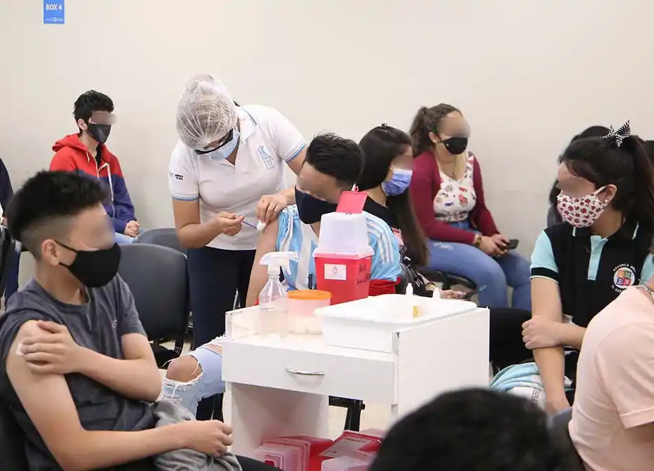 VACUNACIÓN A ADOLESCENTES EN TUCUMÁN. Actualmente, en la provincia se está vacunando a niños y adolescentes. FOTO PRENSA SIPROSA