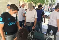 Barbijos, controles y la pasión de siempre en la vuelta a las canchas del público decano