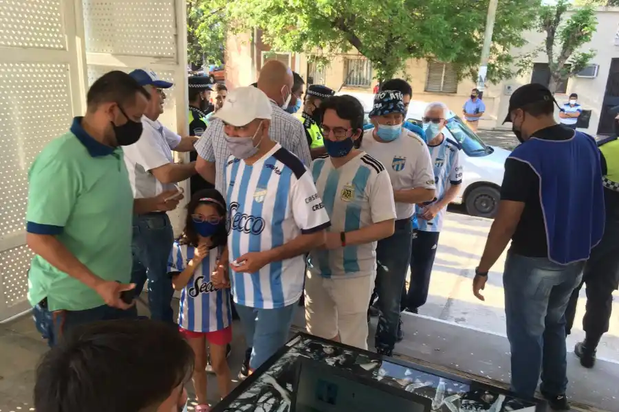 CONTROLES EN LOS ACCESOS. Foto de LA GACETA / INÉS QUINTEROS ORIO
