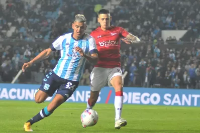 Racing se descuidó sobre le final y Estudiantes le arruinó la fiesta