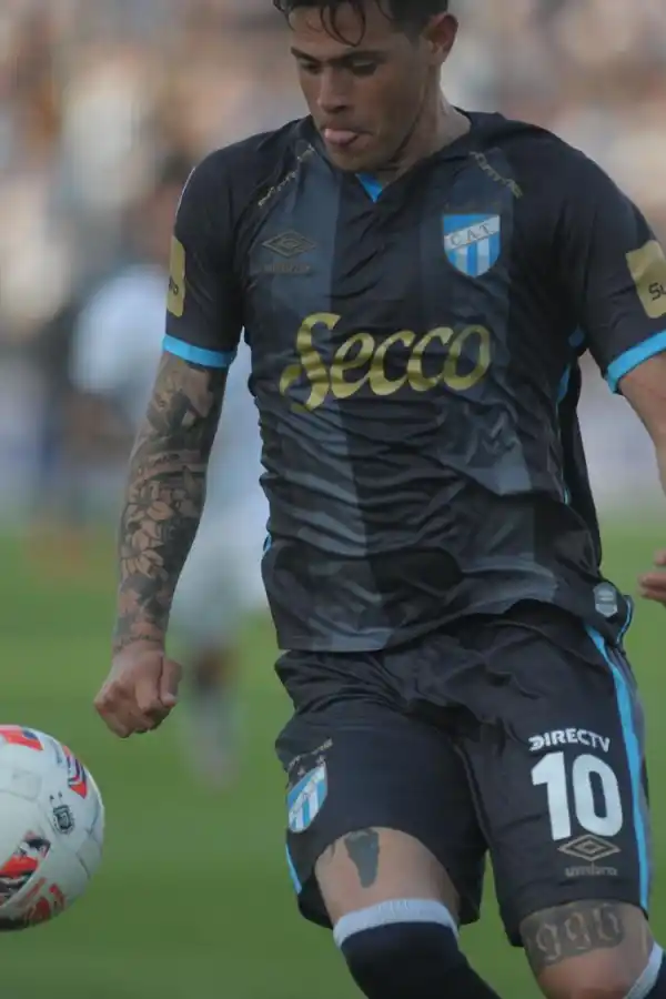 SIGUE BAJO. “Pupa” volvió a demostrar que todavía está lejos de su nivel. la gaceta / foto de franco vera 