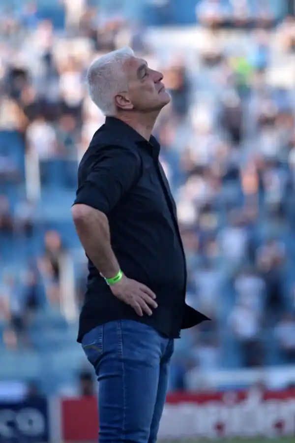 FASTIDIO. A pesar del gesto en la foto, De Felippe dijo en conferencia que se fue conforme con el partido.  la gaceta / foto de franco vera 