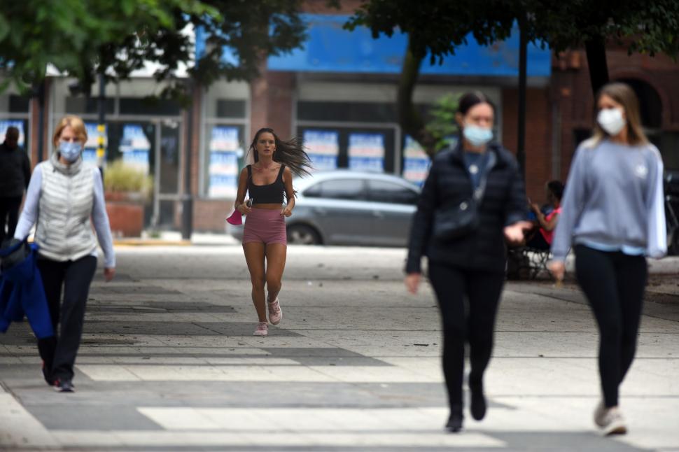 UN REFUGIO EN PELIGRO. La plaza Urquiza tuvo un importante crecimiento en los últiimos años, pero la violencia la puso en jaque.  LA GACETA / FOTO DE Osvaldo Ripoll