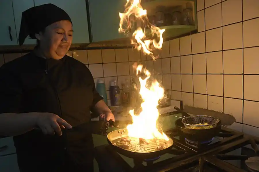 PREPARACIÓN. El “Lomo saltado”, un plato fusión típico de Perú.