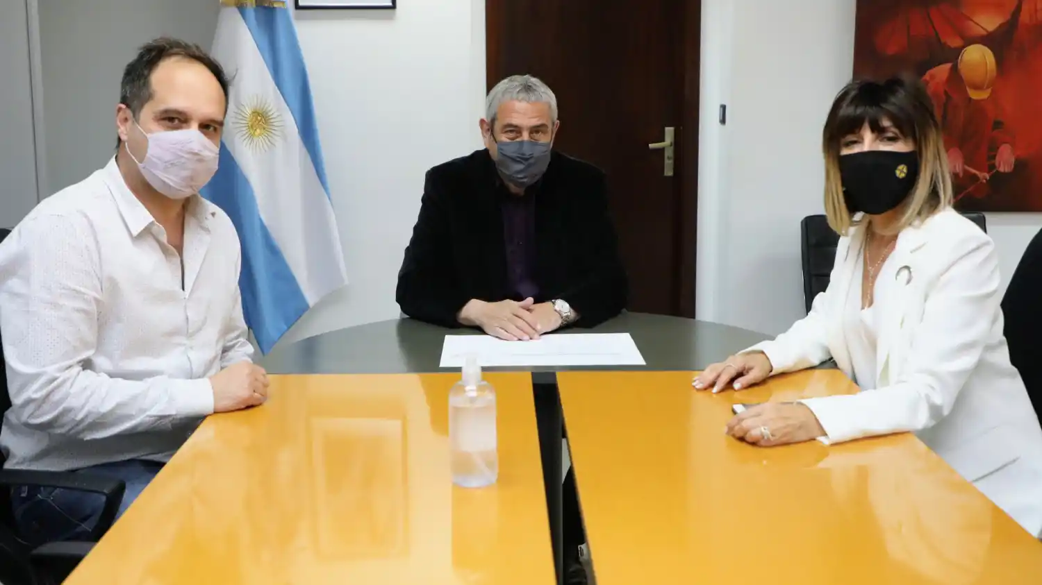 EN REUNIÓN. Ferraresi, junto a Maggiotti y a Stella Maris Córdoba. Foto: Presidencia de la Nación