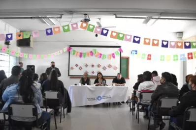 Escritores tucumanos fueron a una escuela para charlar con alumnos