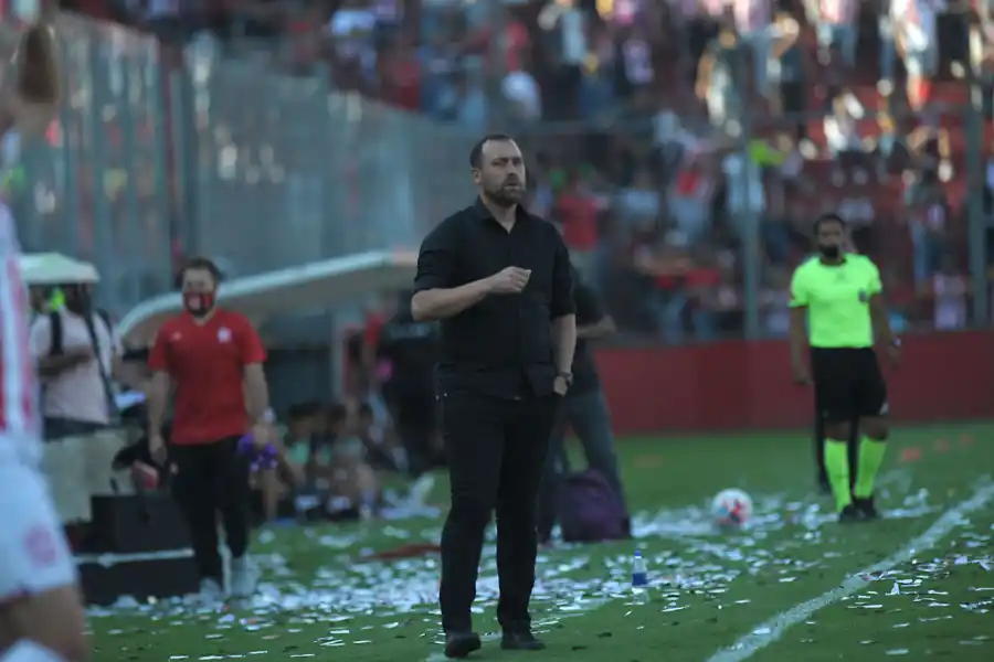 SU SELLO. Pablo De Muner conduce al equipo de San Martín que sigue en la pelea de la zona A.