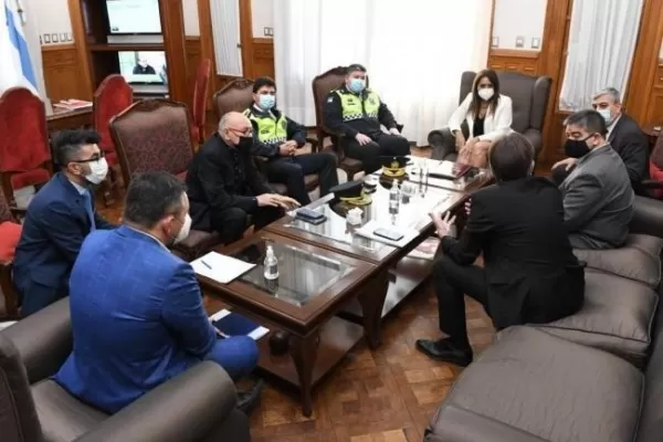 FR acusó al peronismo de vaciar la Casa de Gobierno