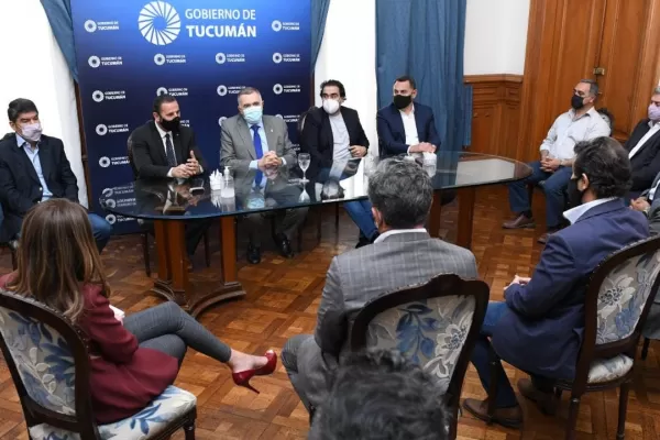 Jaldo se reunió con dirigentes peronistas de San Miguel de Tucumán
